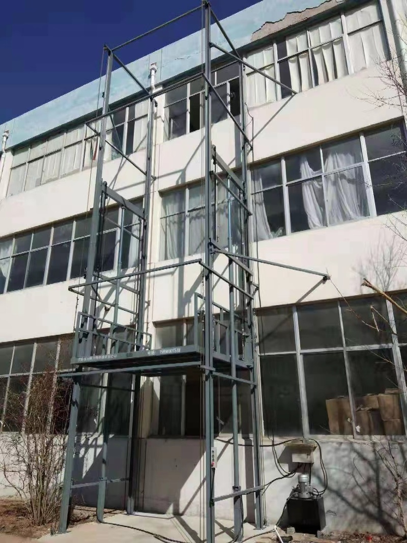 白杨室外贴墙货梯